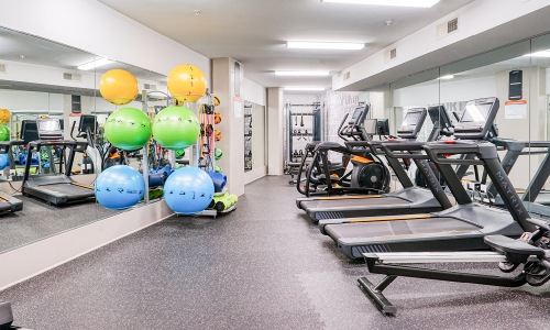 Open and well-lit fitness center